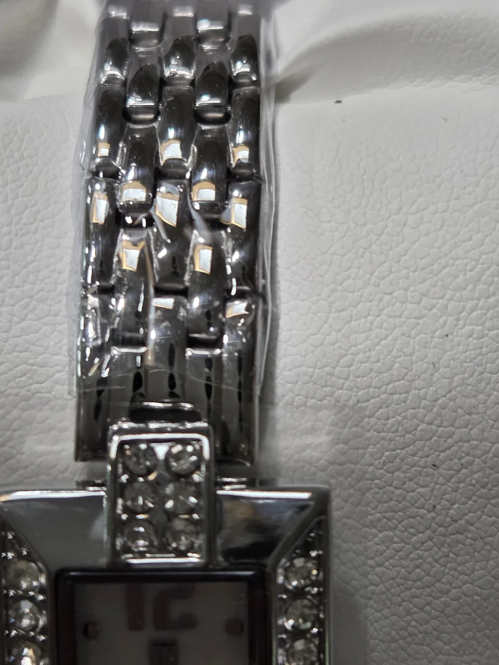Montres Prestige X Invicta Women’s Silver Crystal-Accent  Bracelet And Bezel